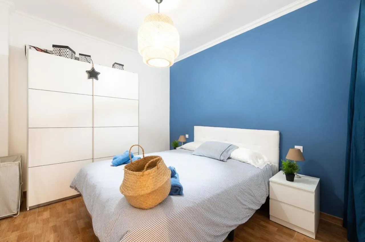 Charming 2 Rooms Apartment, 3 Beds-10 Min Walk To Las Canteras Beach contacts